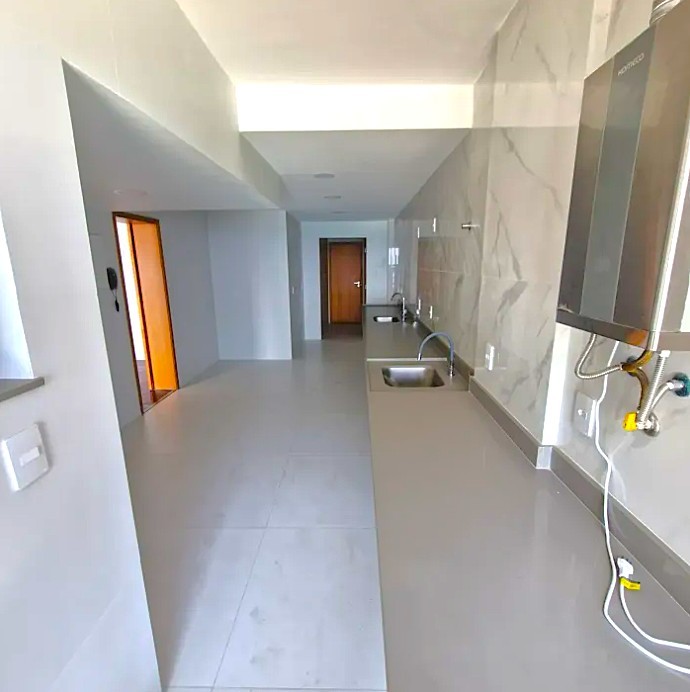 APARTAMENTO AV. L�CIO COSTA VENDA